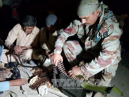 Lực lượng an ninh Pakistan chuẩn bị triển khai tại khu vực biên giới với Afghanistan ngày 7/5.
